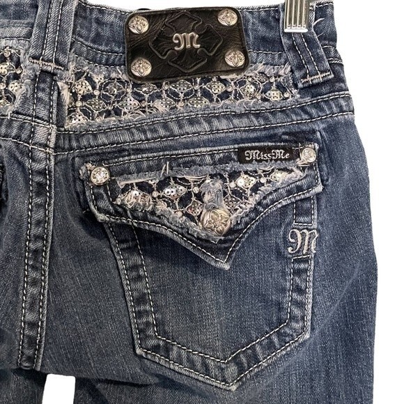 Miss Me Jeans Skinny Embroidered Rhinestone Bling Medium Wash Size 27 JP6211S - Picture 1 of 14
